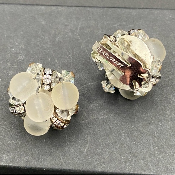 Vintage Pearlcraft Signed Silver Tone and Frosted white Cluster Clip On Earrings - Picture 8 of 9